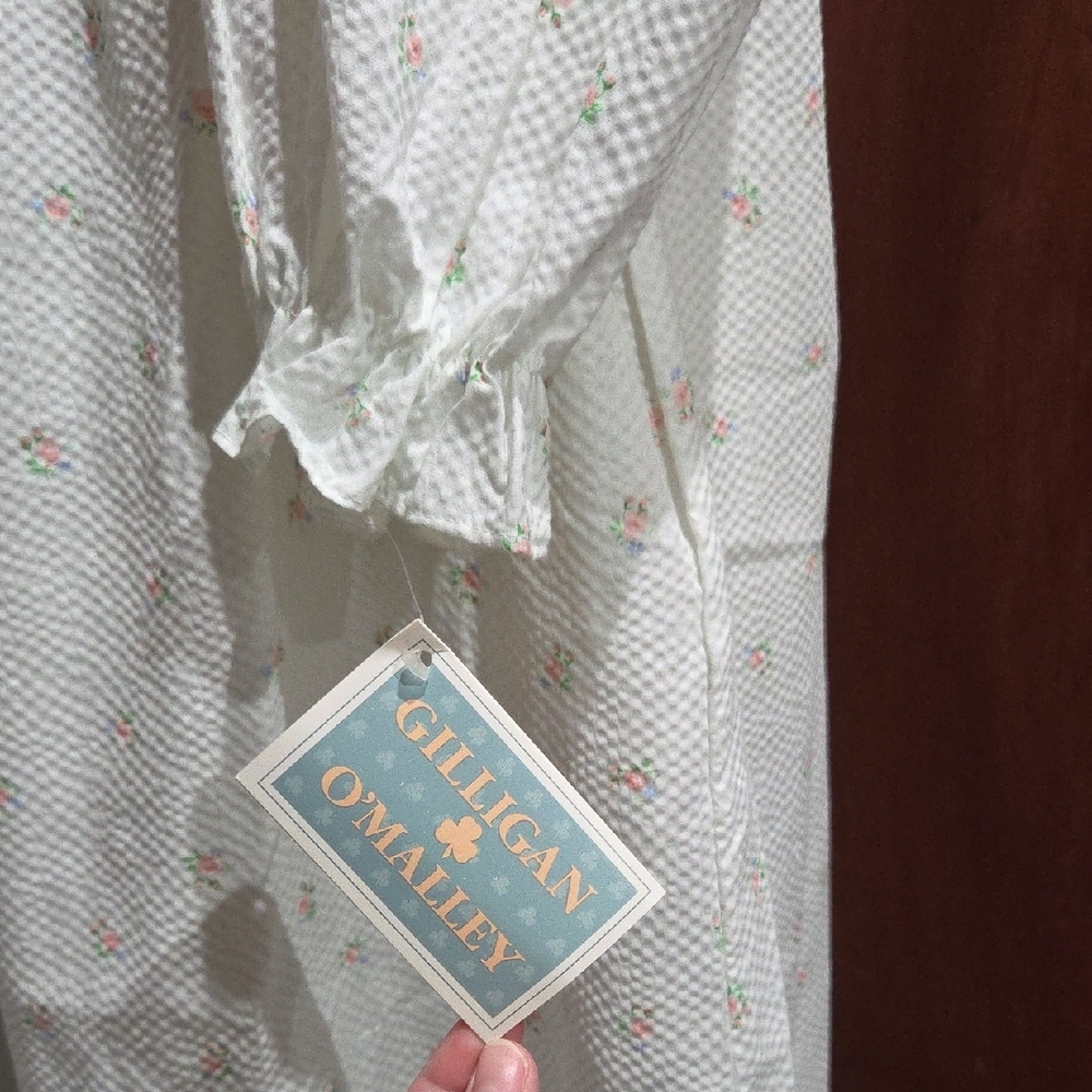 Vintage Gilligan & O'Malley White Floral Nightgown - Picture 5 of 9